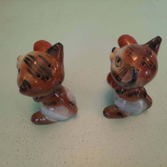 Vintage Ceramic Boxing Cats Kittens Salt & Pepper Shakers SCARCE! - Picture 8 of 13